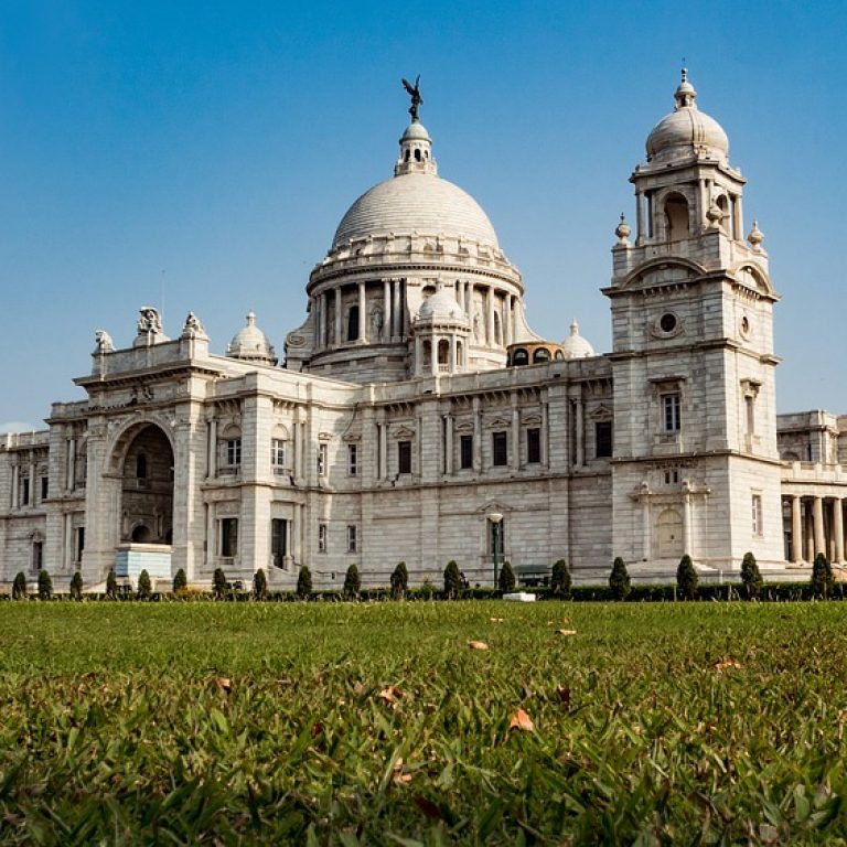 Victoria Memorial – St. Paul’s Cathedral’s Tour (Free)